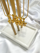 Load image into Gallery viewer, Daisy Moonstone Gold Necklace
