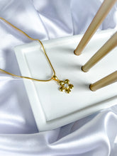 Load image into Gallery viewer, Daisy Moonstone Gold Necklace
